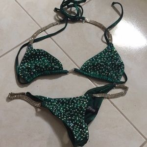 Bikini comp suit